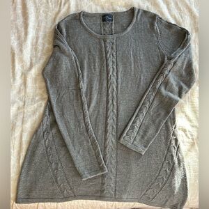 Gray knit sweater with braid pattern - L